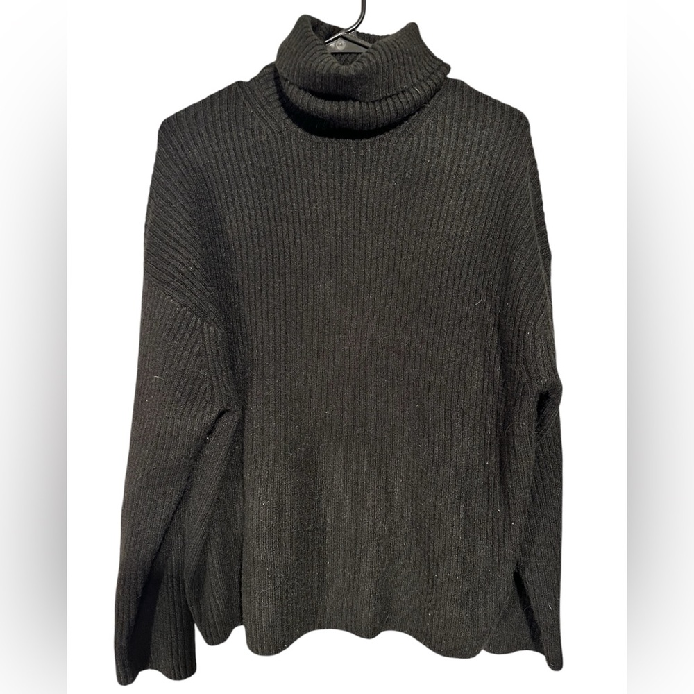 H&M TURTLENECK SWEATER Sz LARGE